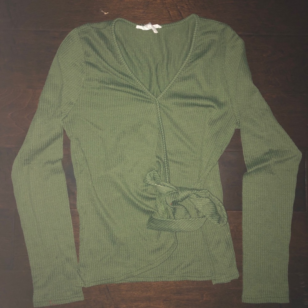 LONG SLEEVE GREEN TIE-OVER VNECK